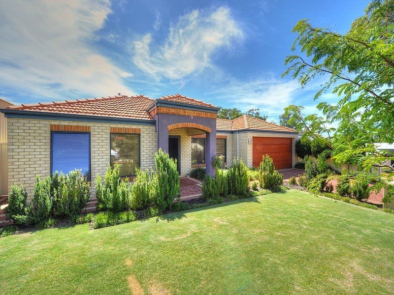 13 Ballard Meander, Lakelands WA 6180