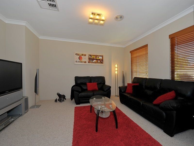 13 Ballard Meander, Lakelands WA 6180