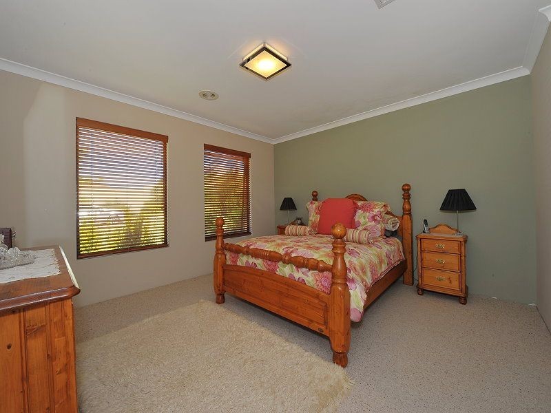 13 Ballard Meander, Lakelands WA 6180