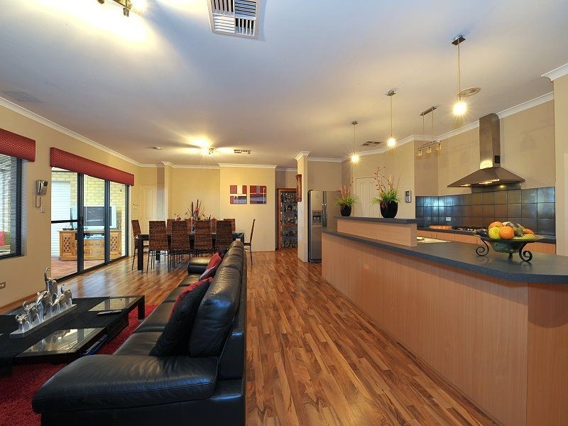 13 Ballard Meander, Lakelands WA 6180