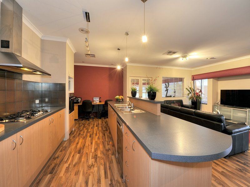 13 Ballard Meander, Lakelands WA 6180