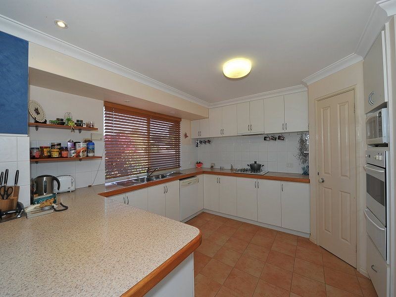 1 Sunningdale Chase, Meadow Springs WA 6210