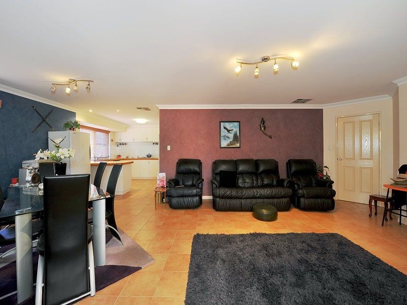 1 Sunningdale Chase, Meadow Springs WA 6210