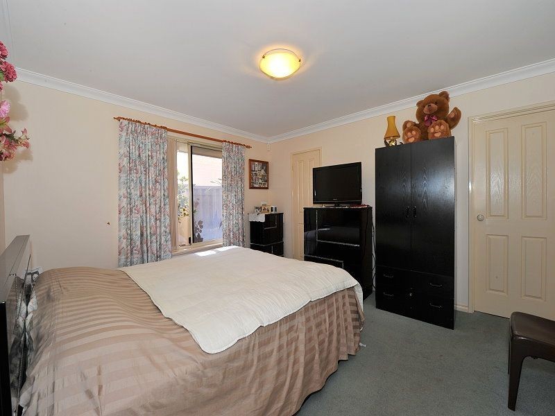 1 Sunningdale Chase, Meadow Springs WA 6210