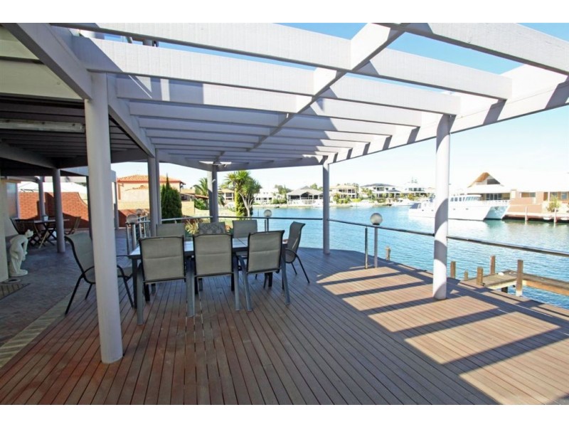 32 Cambria Island Retreat, Halls Head WA 6210