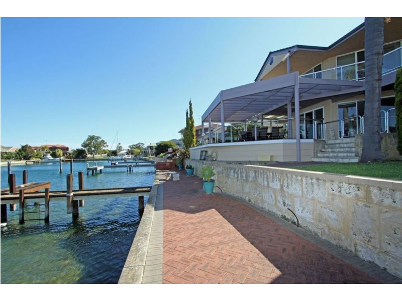 32 Cambria Island Retreat, Halls Head WA 6210