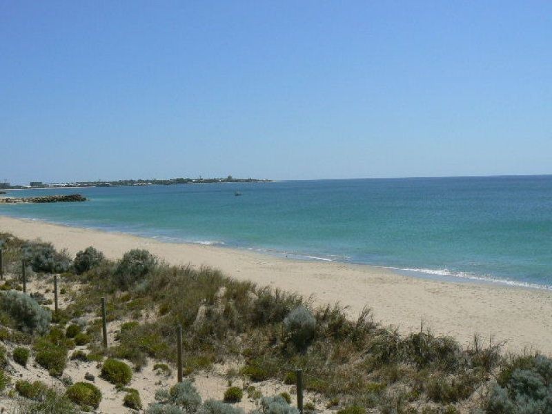 18 Cuvier Place, San Remo WA 6210