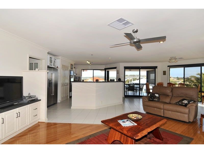 12 Captain Court, Wannanup WA 6210