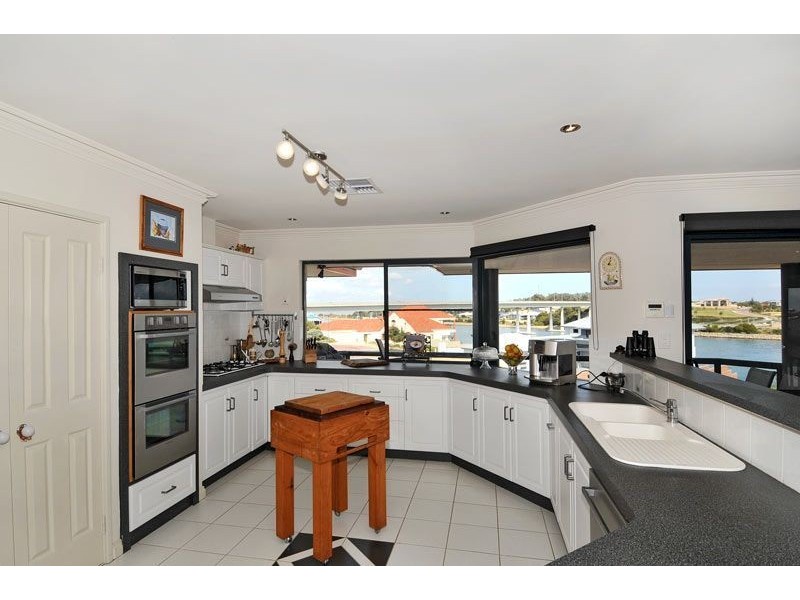 12 Captain Court, Wannanup WA 6210