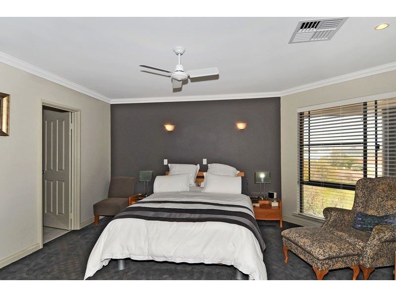 12 Captain Court, Wannanup WA 6210