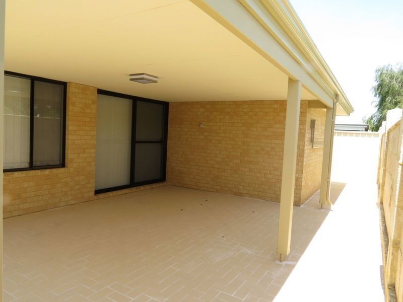 4 Illyarrie Avenue, Falcon WA 6210