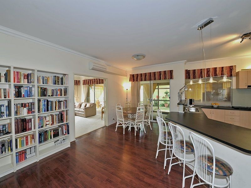 11 Lord Hobart Drive, Madora Bay WA 6210