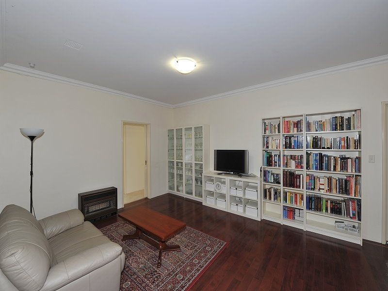 11 Lord Hobart Drive, Madora Bay WA 6210