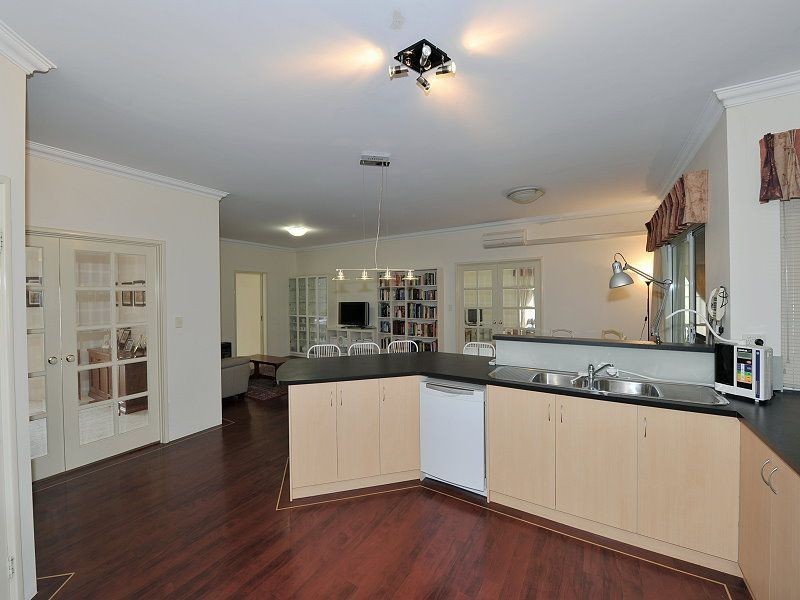 11 Lord Hobart Drive, Madora Bay WA 6210