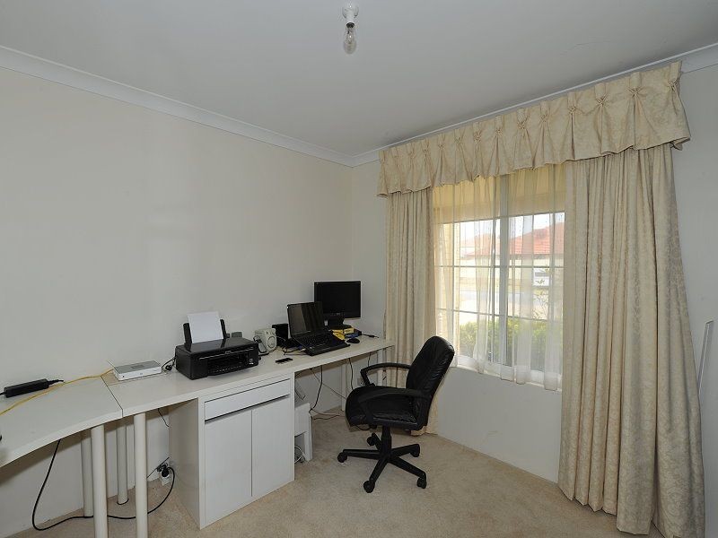 11 Lord Hobart Drive, Madora Bay WA 6210