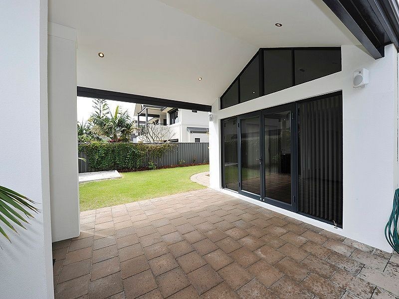 2B Sussex Place, Halls Head WA 6210