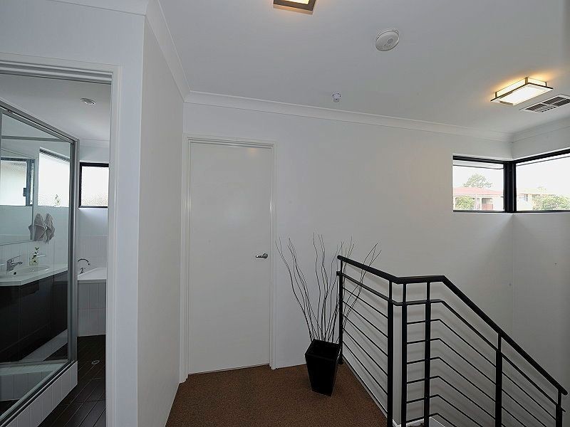 2B Sussex Place, Halls Head WA 6210