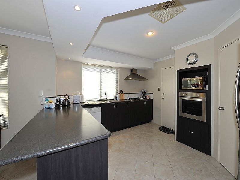 27 Malata Ridge, Lakelands WA 6180