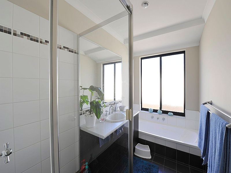 27 Malata Ridge, Lakelands WA 6180