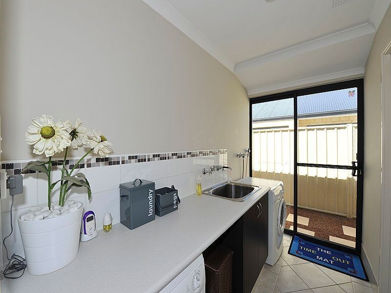 27 Malata Ridge, Lakelands WA 6180