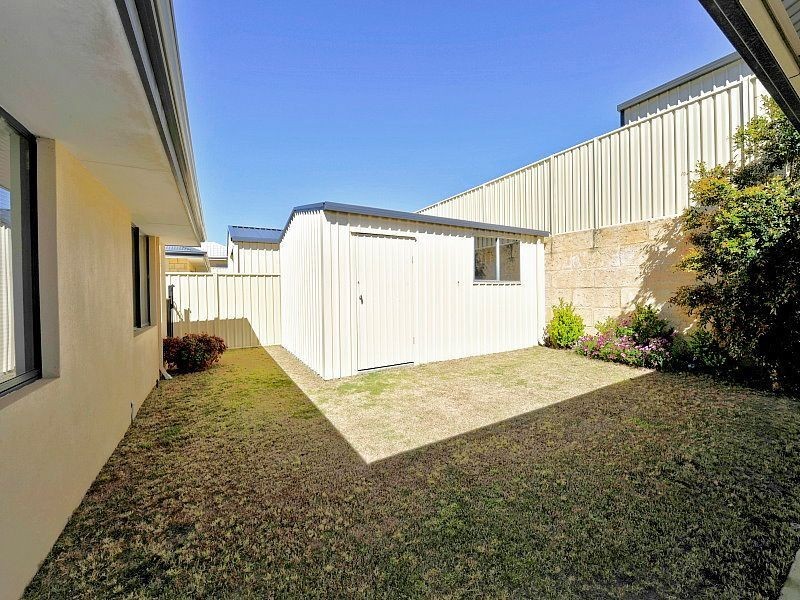 27 Malata Ridge, Lakelands WA 6180