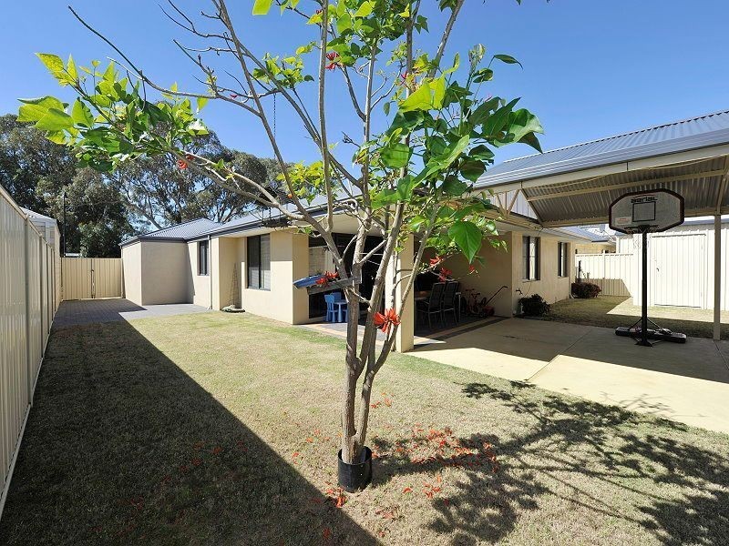 27 Malata Ridge, Lakelands WA 6180