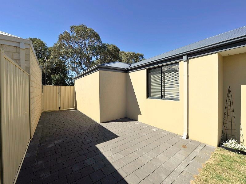 27 Malata Ridge, Lakelands WA 6180