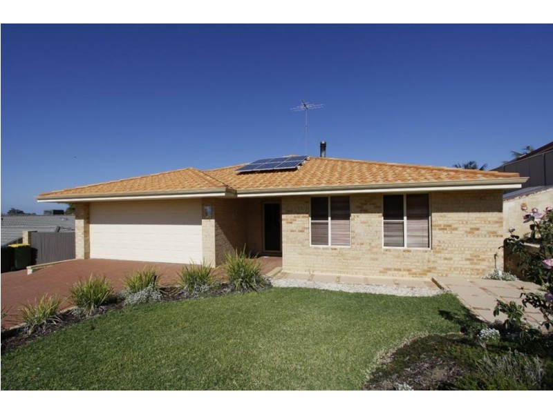 16 Wintersweet Place, Halls Head WA 6210