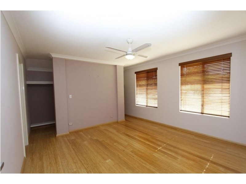 16 Wintersweet Place, Halls Head WA 6210
