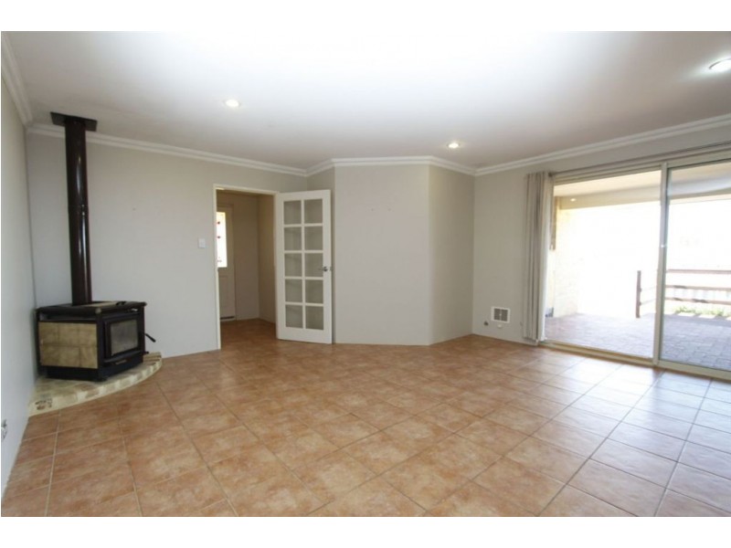 16 Wintersweet Place, Halls Head WA 6210