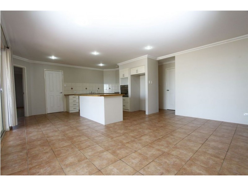 16 Wintersweet Place, Halls Head WA 6210