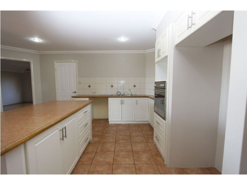 16 Wintersweet Place, Halls Head WA 6210