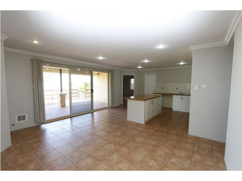 16 Wintersweet Place, Halls Head WA 6210