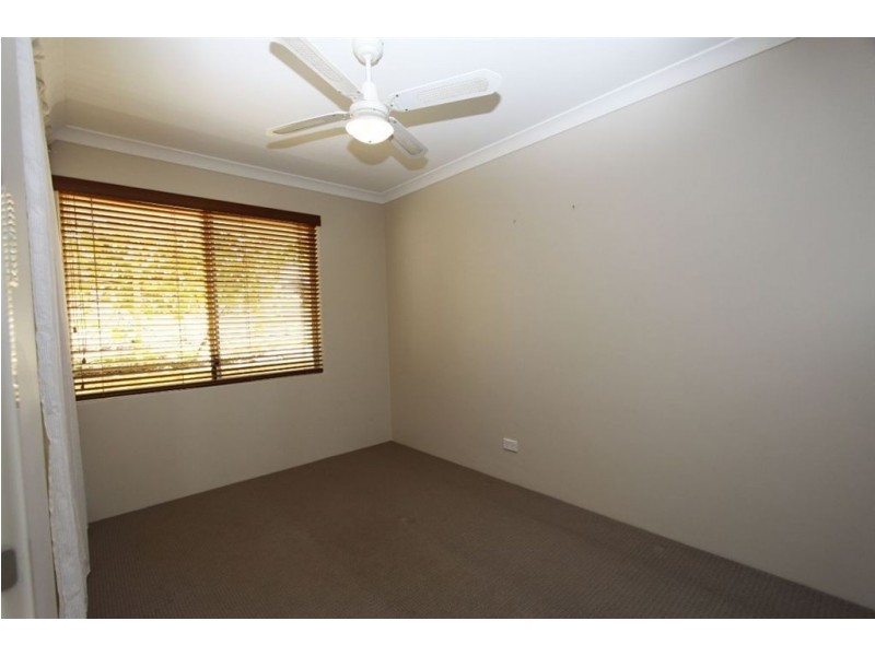 16 Wintersweet Place, Halls Head WA 6210