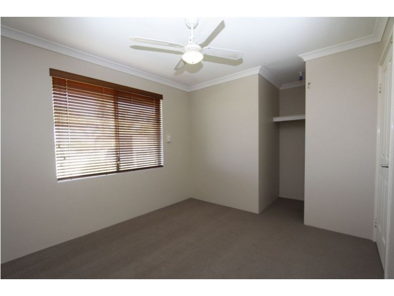 16 Wintersweet Place, Halls Head WA 6210