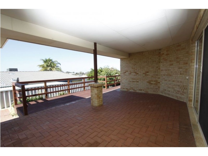 16 Wintersweet Place, Halls Head WA 6210
