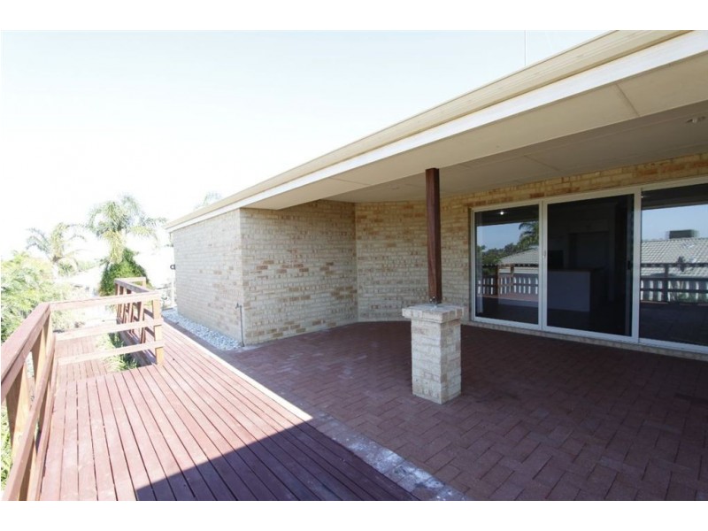 16 Wintersweet Place, Halls Head WA 6210