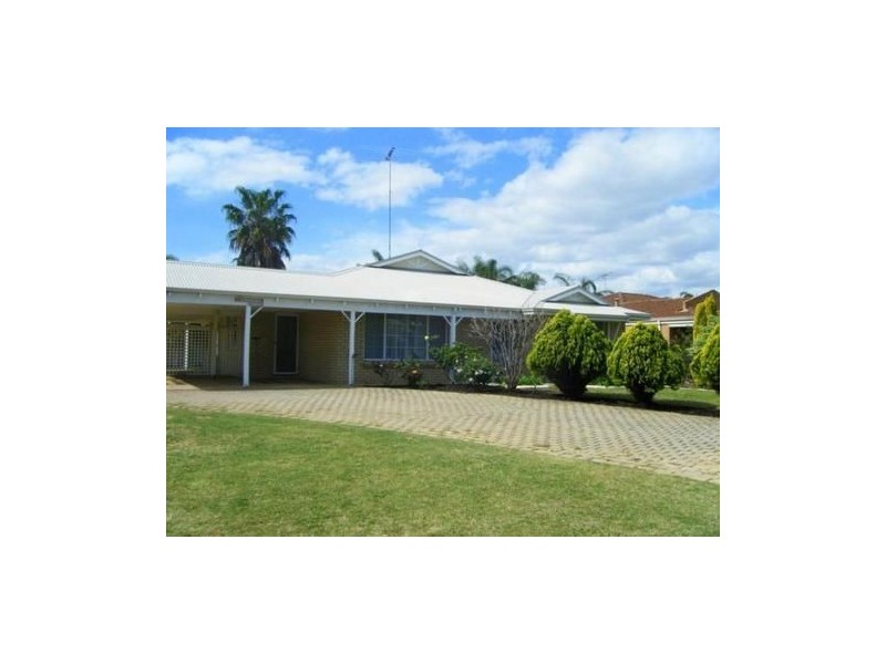 2 Sunningdale Chase, Meadow Springs WA 6210