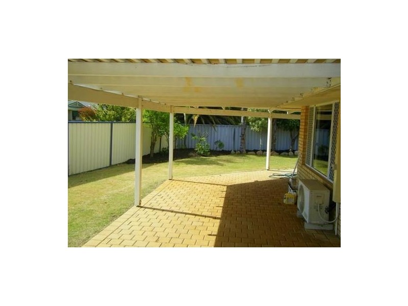 2 Sunningdale Chase, Meadow Springs WA 6210