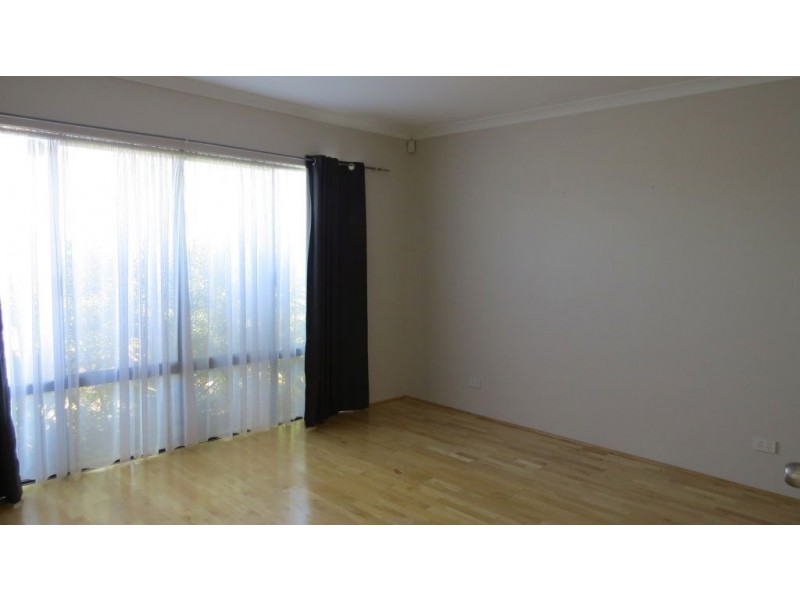 12 Oakwood Gate, Meadow Springs WA 6210