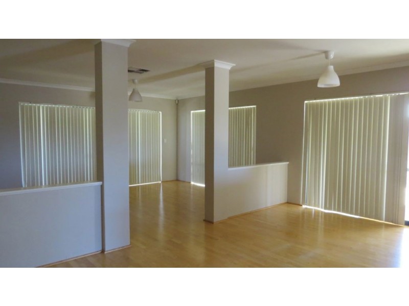 12 Oakwood Gate, Meadow Springs WA 6210