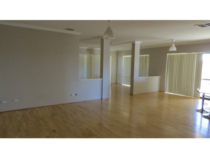 12 Oakwood Gate, Meadow Springs WA 6210