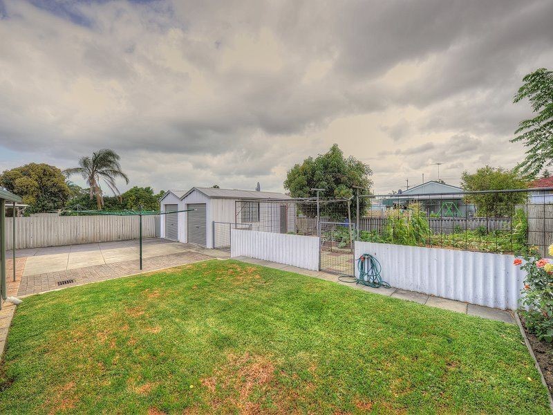 12 Maria Street, Dudley Park WA 6210