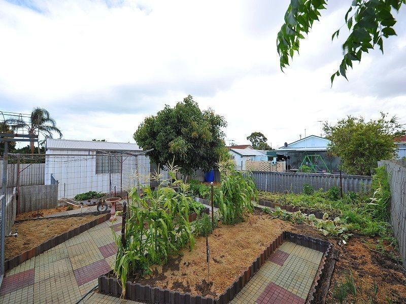 12 Maria Street, Dudley Park WA 6210