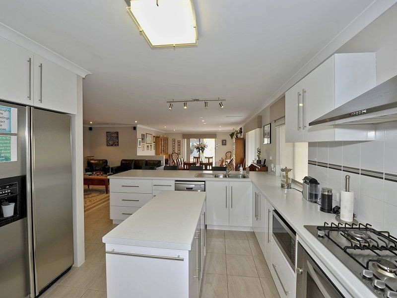 42 Eldorado Loop, Meadow Springs WA 6210