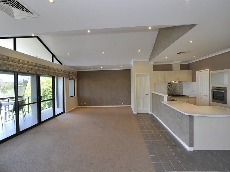 8/6 Valley Road, Halls Head WA 6210