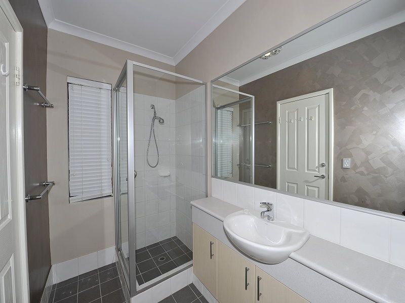 8/6 Valley Road, Halls Head WA 6210