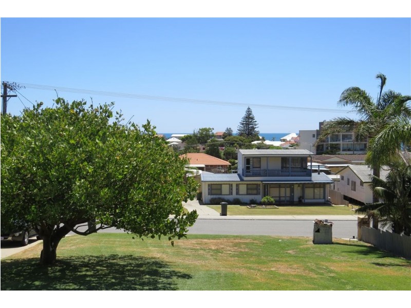 9 Janis Street, Halls Head WA 6210