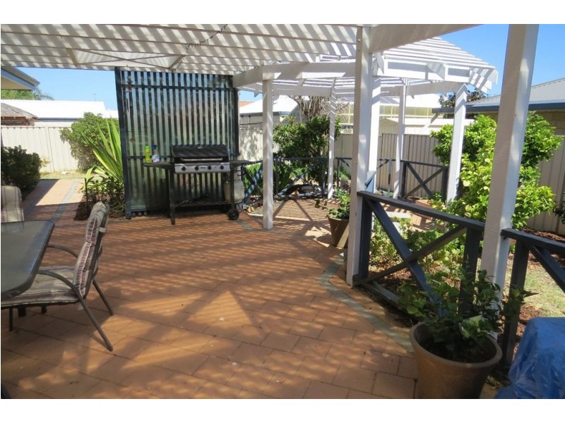 24 Daydream Plaza, Halls Head WA 6210