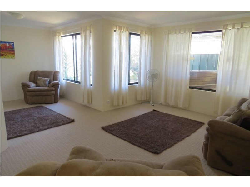 24 Daydream Plaza, Halls Head WA 6210